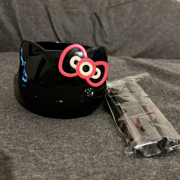 VINTAGE BRAND NEW 2008 MAC HELLO KITTY MAKEUP BRUSH SET